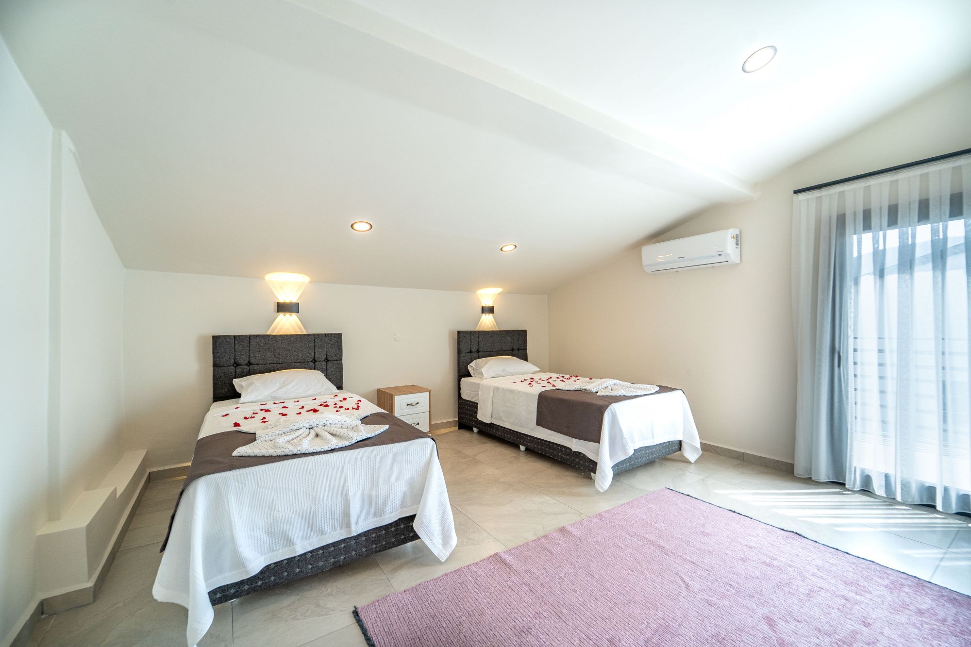 FETHİYE ÜZÜMLÜDE SATILIK EŞYALI VİLLA